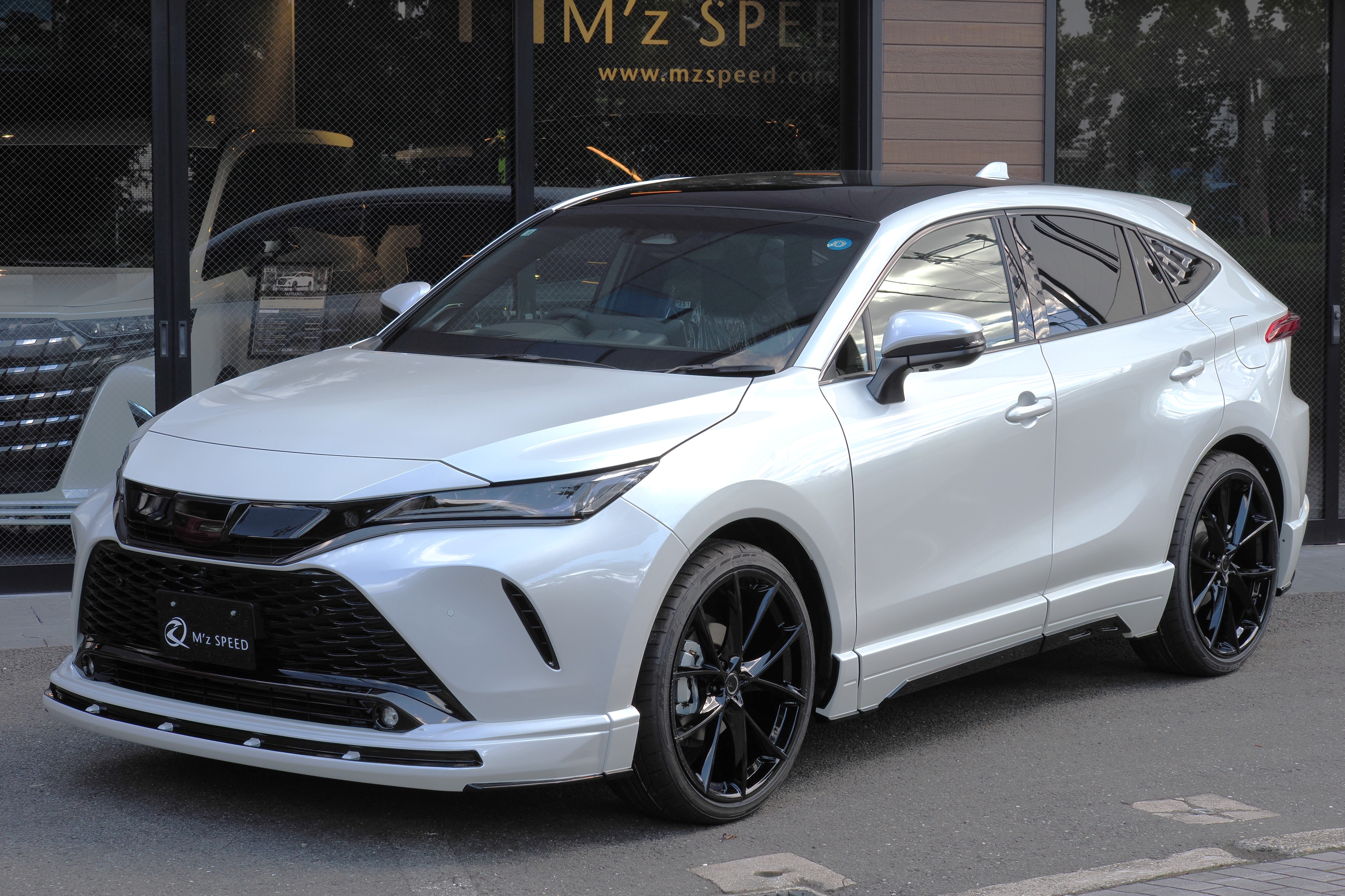 ハリアー【展示車両】 2WD HYBRID Z lether package Night Shade