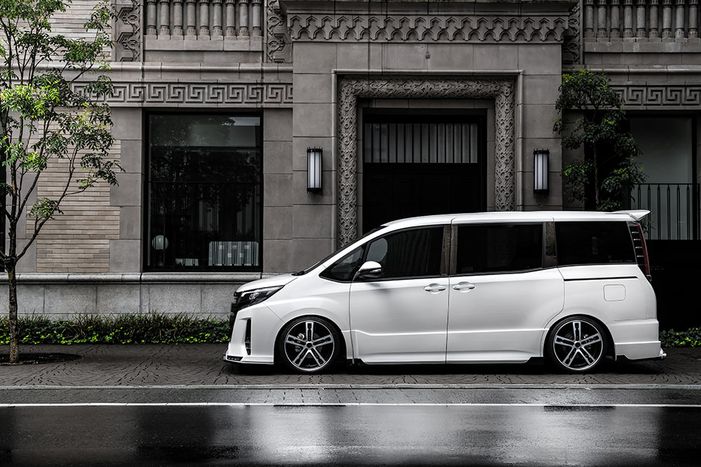 M Z Speed 新車カスタムコンプリートカー Toyota Noah Si Mc後 Grace Lineゼウス エアロドレスアップ新車